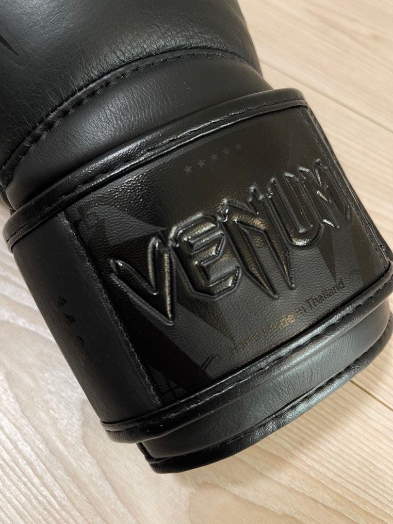 Venum Giant 3.0 グローブ 14onz