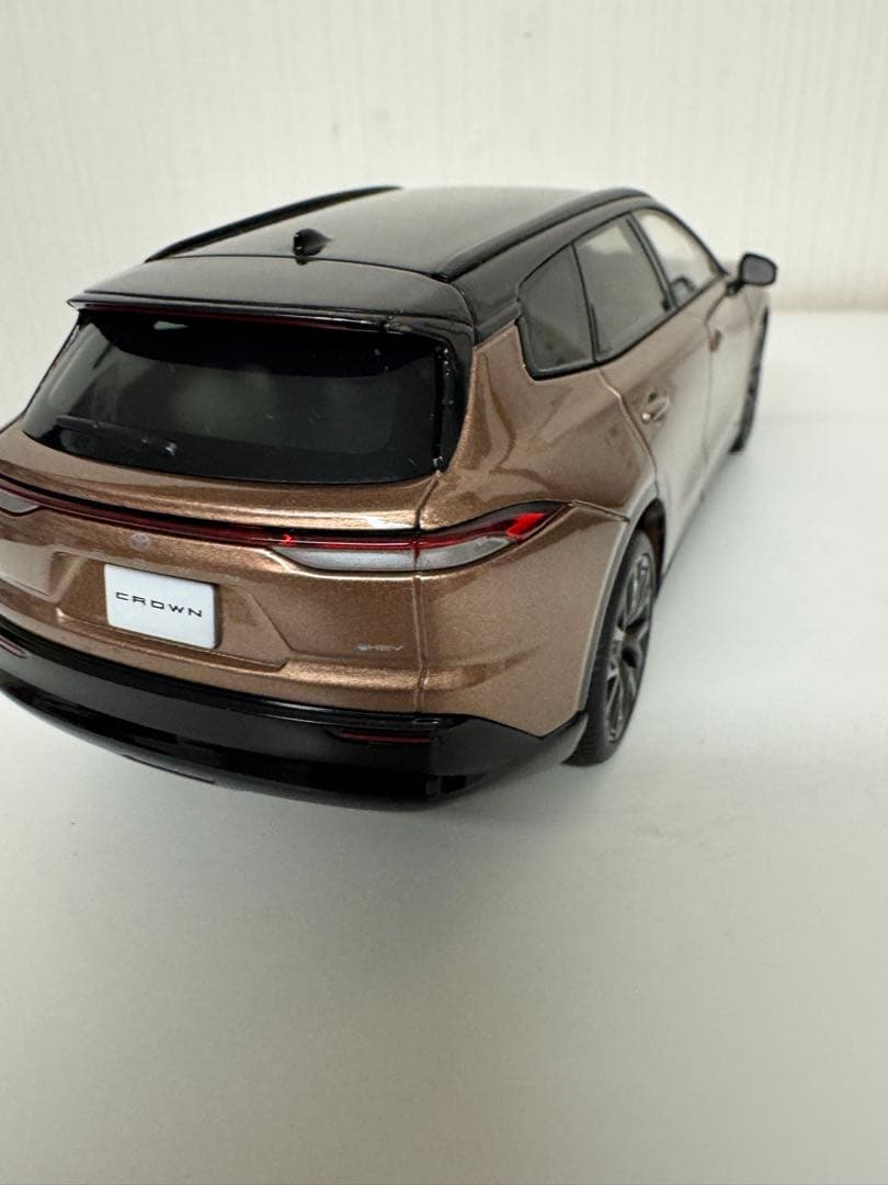 トヨタ　CROWN クラウンエステート　カラーサンプル