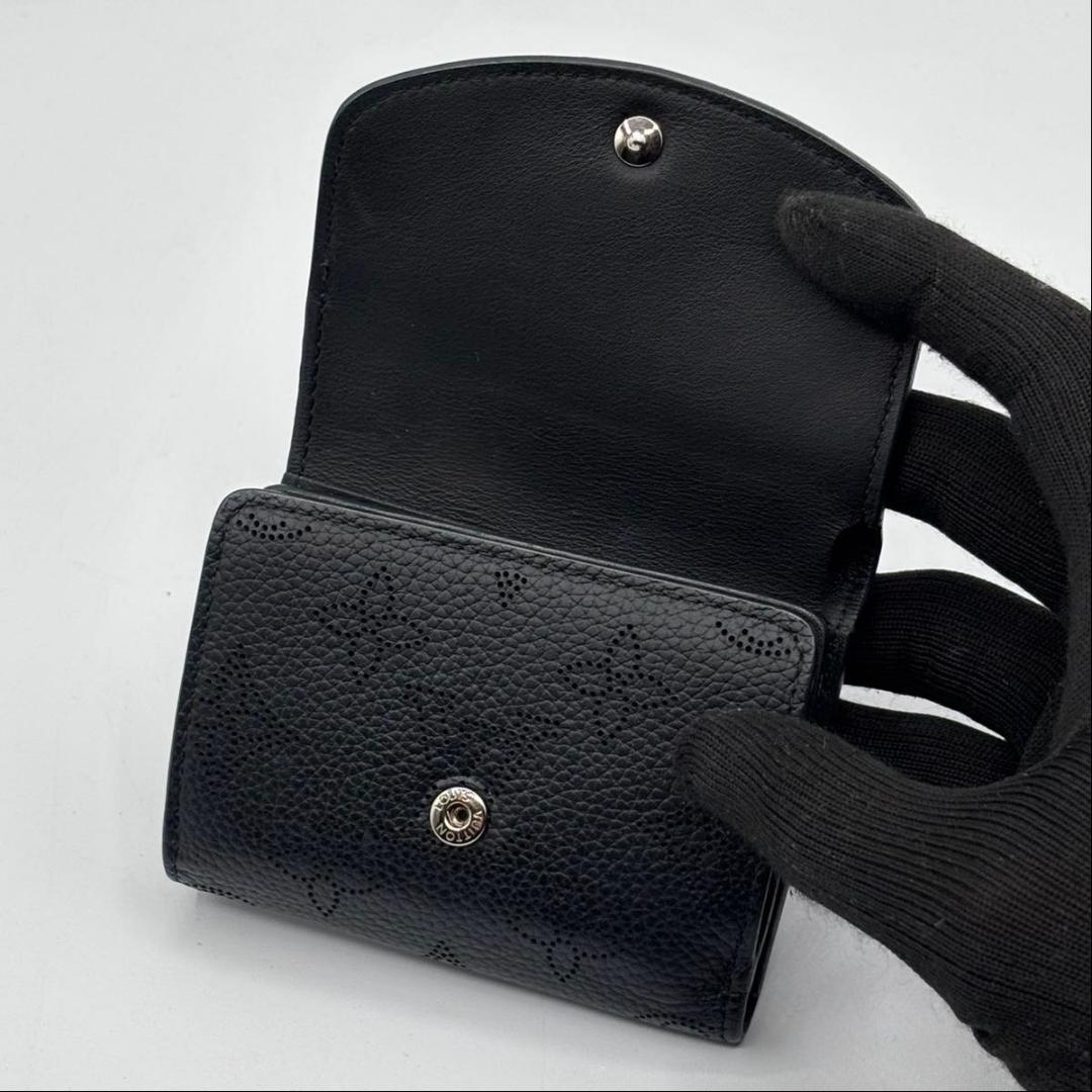 極美品 現行 ルイヴィトン マヒナ イリスXS 三つ折り財布 ノワール 黒