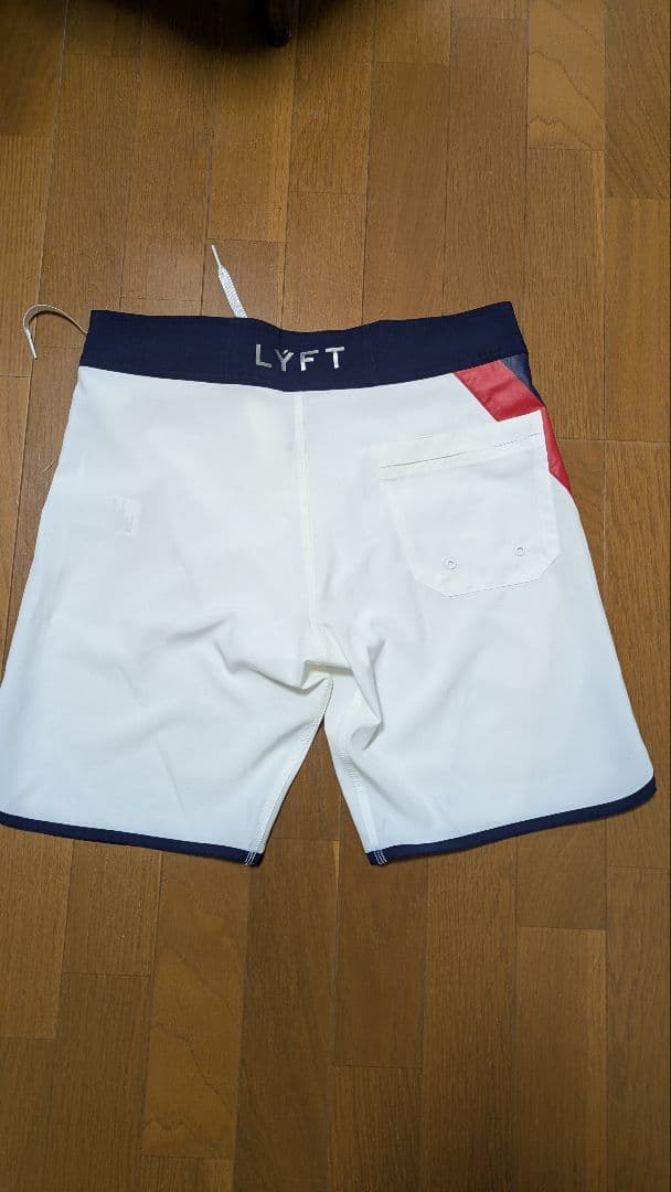 LYFT 水着 Mサイズ ホワイト・ネイビー・レッド