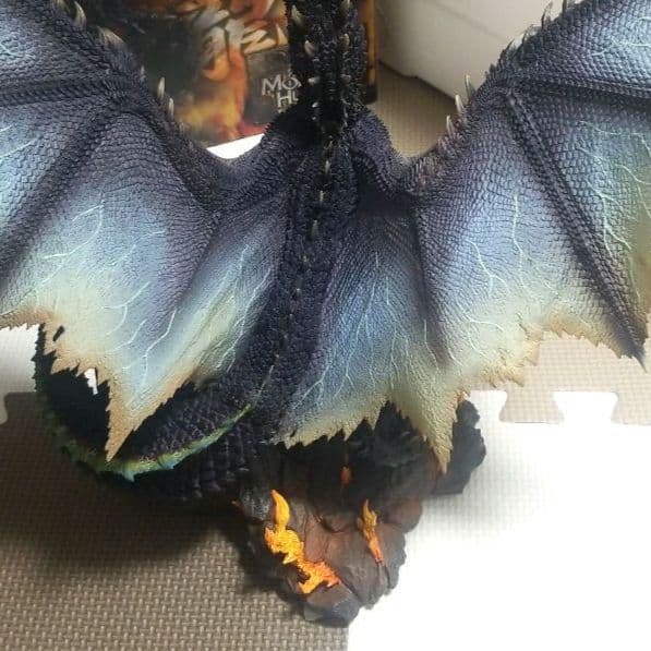 モンスターハンター 煌黒龍 アルバトリオン フィギュア