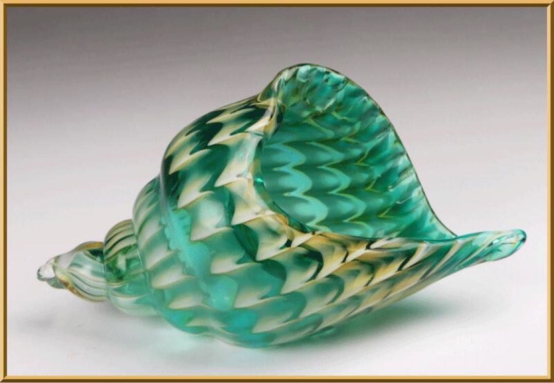 ガラス工芸　巻き貝の置物