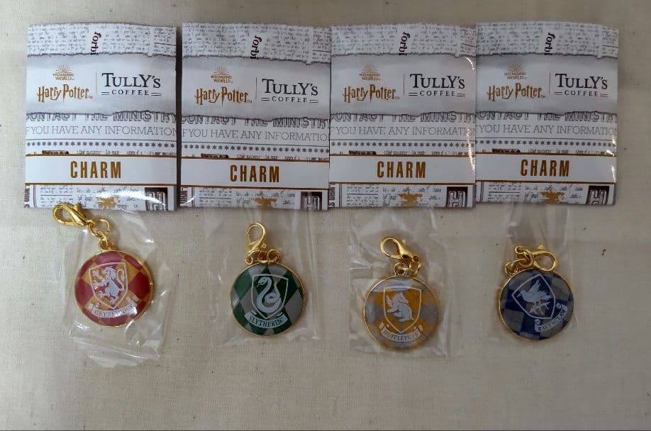 ☆タリーズ　ハリーポッターコラボ　ベアと特典チャーム全4種セット