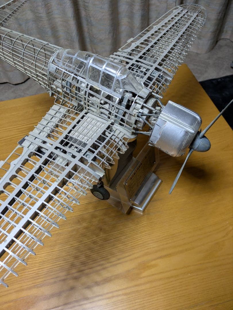 デカい！　デアゴスティーニ　零戦　骨組み完成品