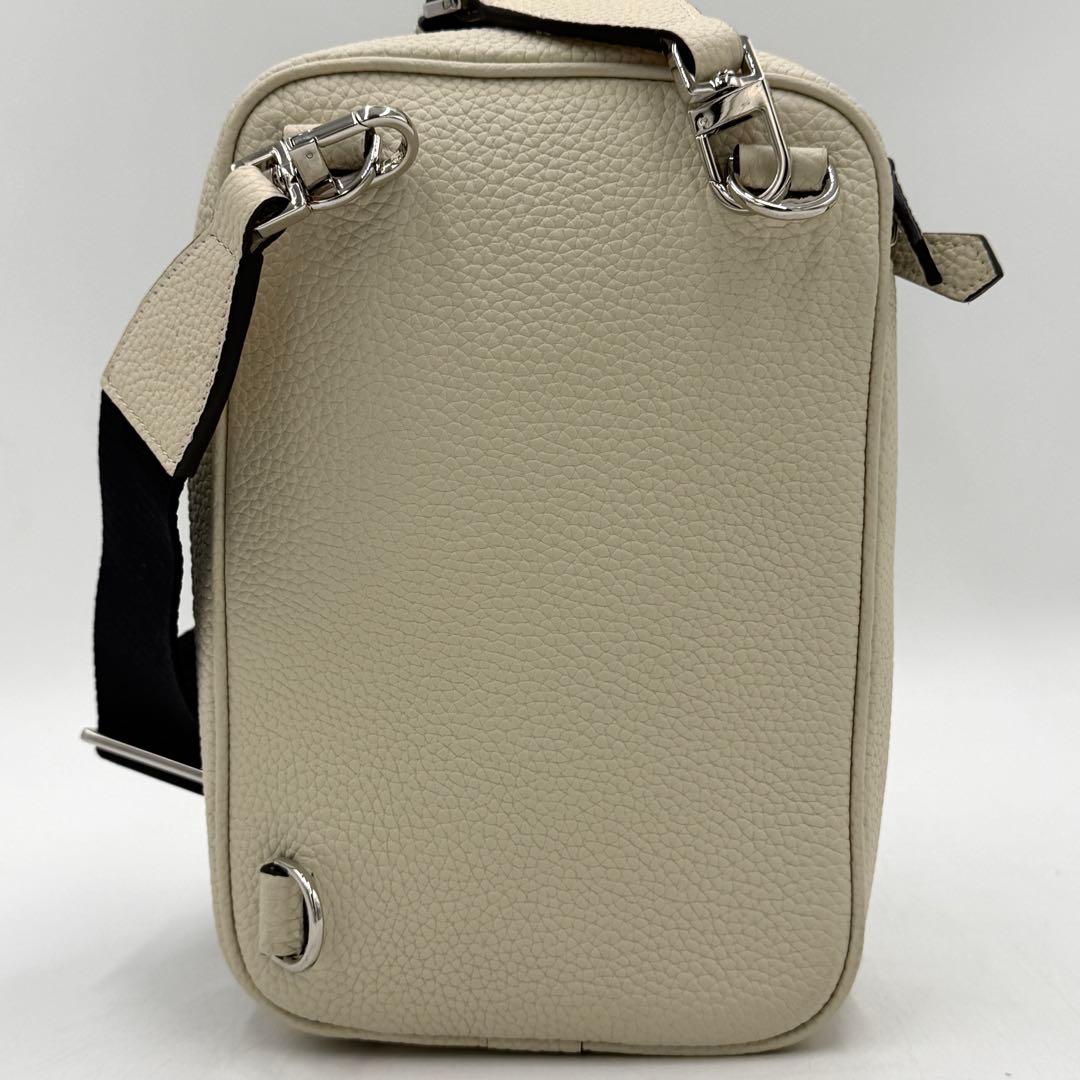 【極美品】ボナベンチュラ ボディバッグ パオロ クロスボディ レザー クリーム