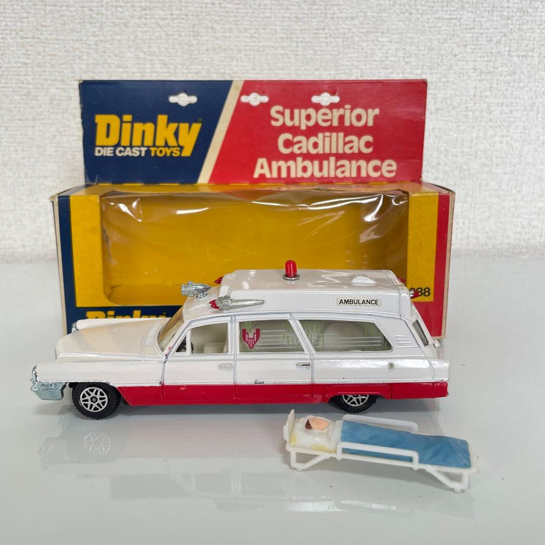 ミニカー Dinky o.288 Superior Cadillac Ambulance