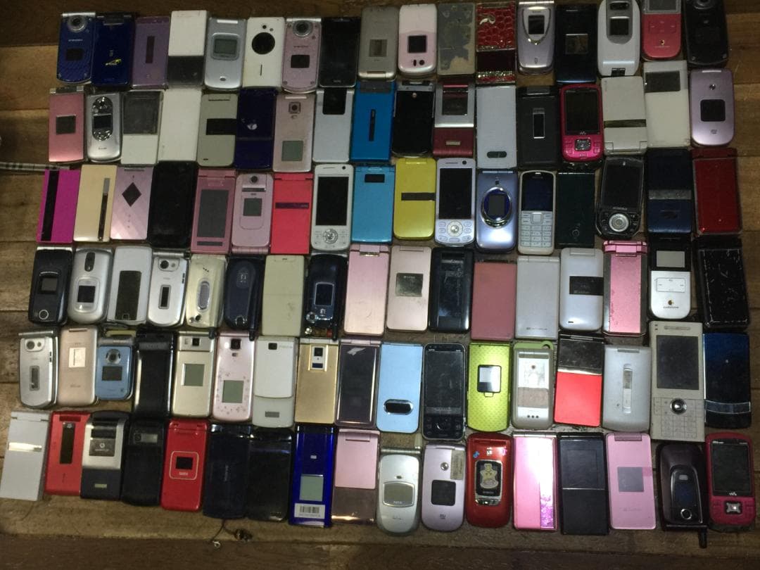 ガラケー　１０２個まとめて　ジャンク　部品とりなどにも