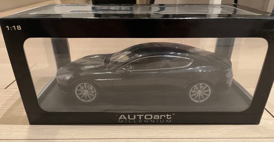 Aston Martin Rapide ラピード　AUTOart 1:18