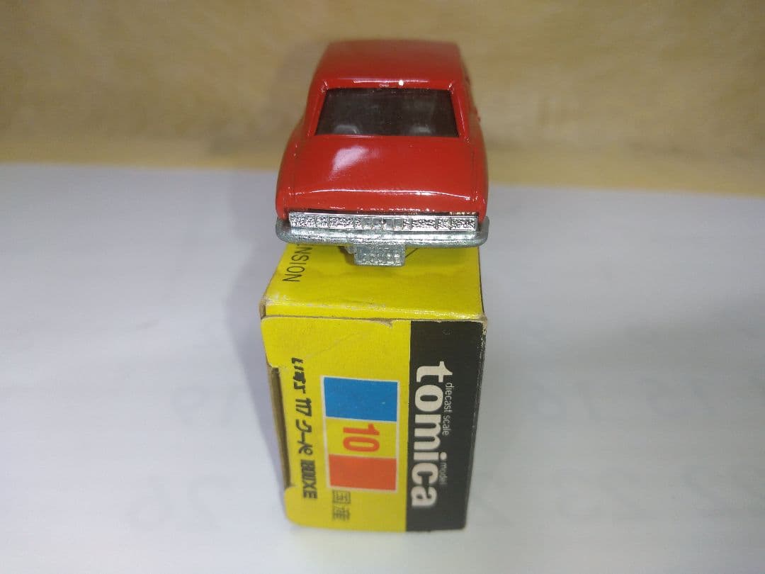 トミカ　黒箱　18ー1  いすづ117クーペ　日本製