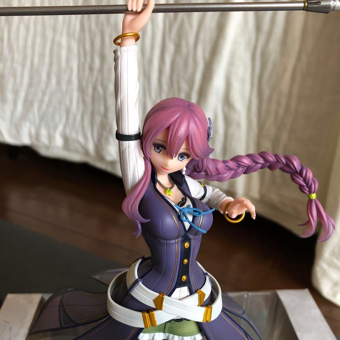 エマ・ミルスティン　フィギュア