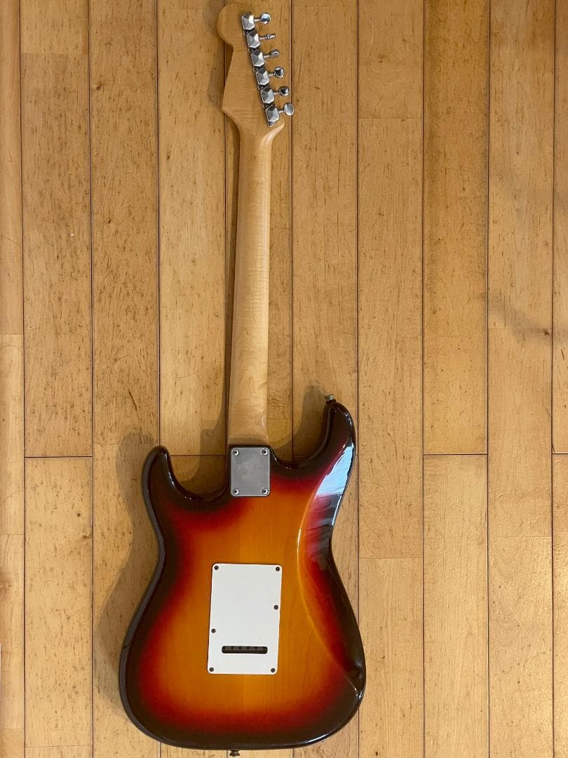 Fender Stratocaster サンバースト　トラ杢ネック