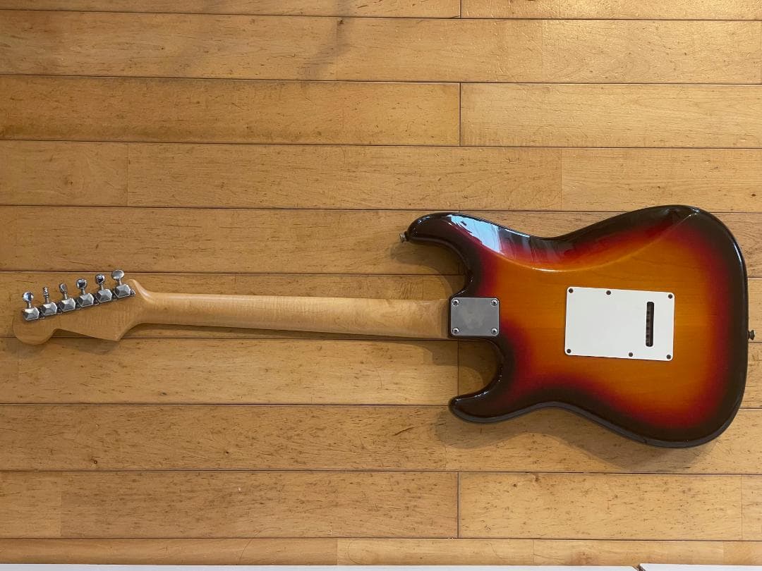 Fender Stratocaster サンバースト　トラ杢ネック