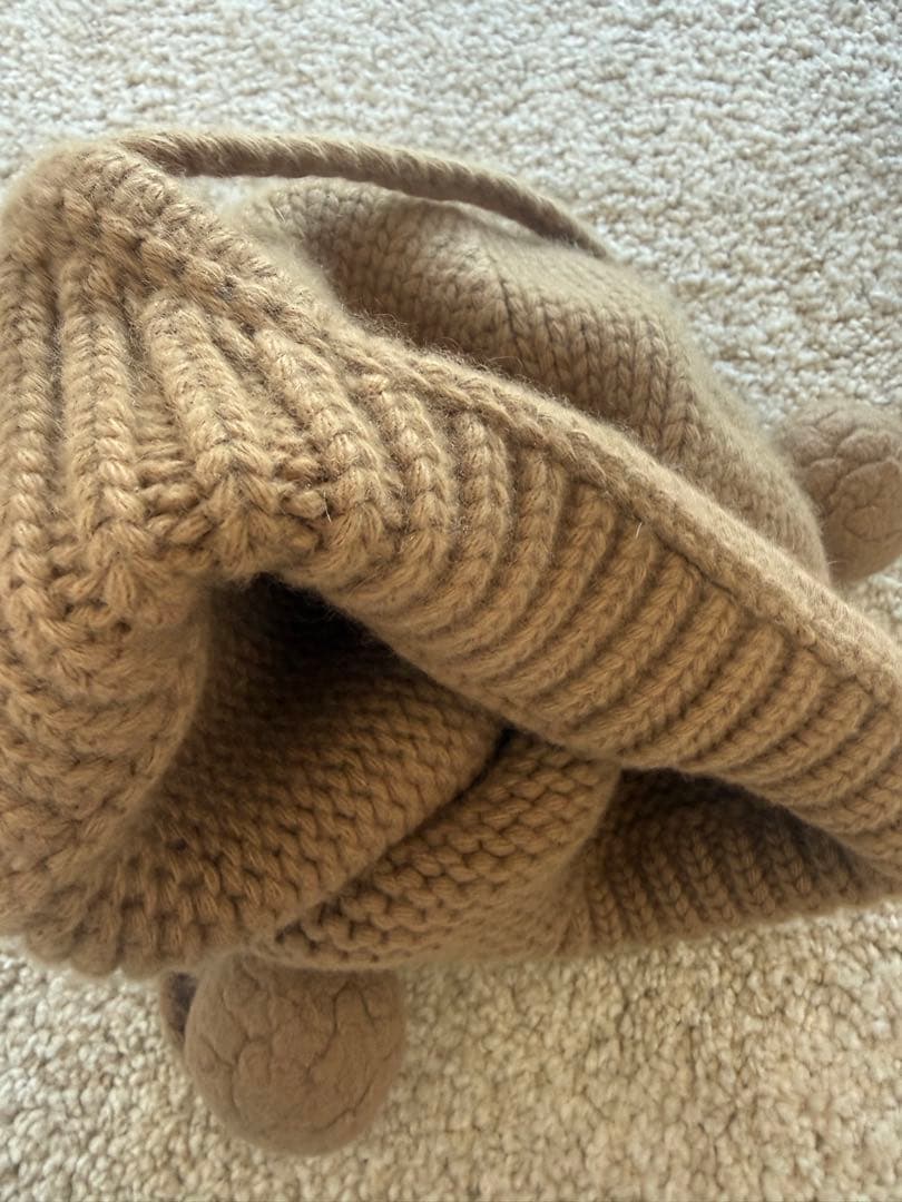 MIU MIU ベージュ ニット帽 ポンポン付き