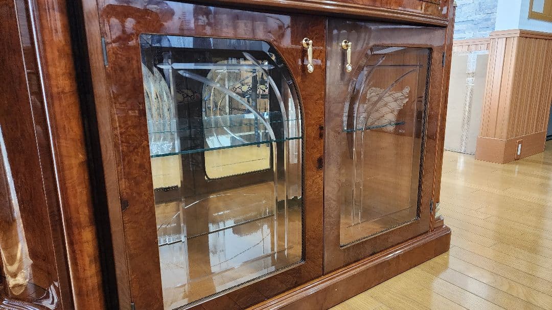 クラシック木製キャビネット ガラス扉付き