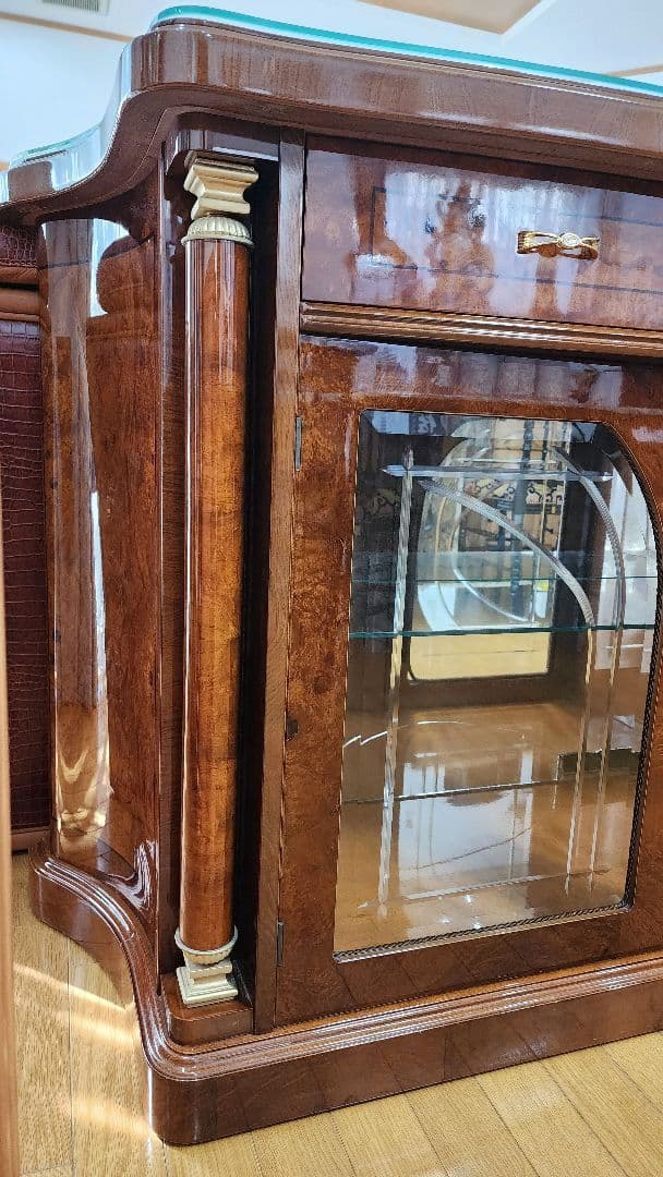 クラシック木製キャビネット ガラス扉付き