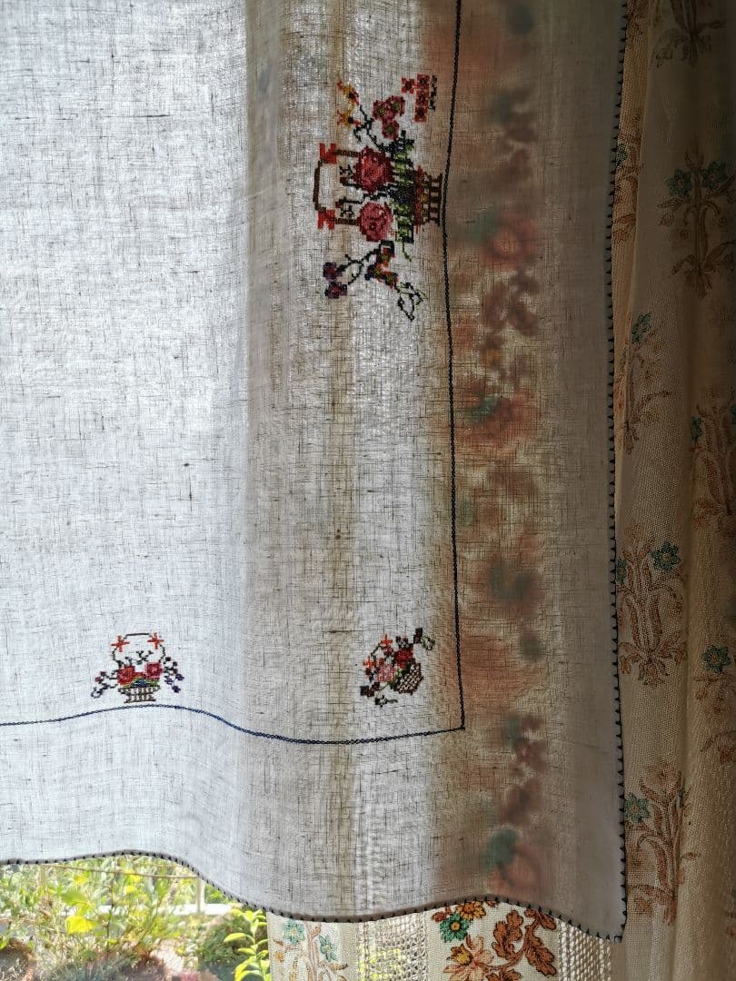 アンティーク英国手織リネン クロスステッチ薔薇花籠刺繍ニードルワーク 青枠クロス