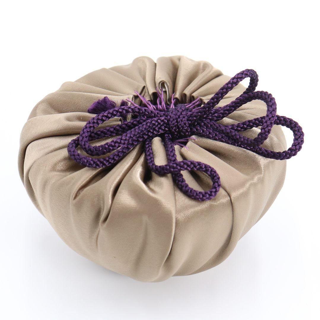 板谷波山作 辰砂茶碗 [銘:清遊] 　裏千家十四代淡々斎書付　仕覆付　SO102