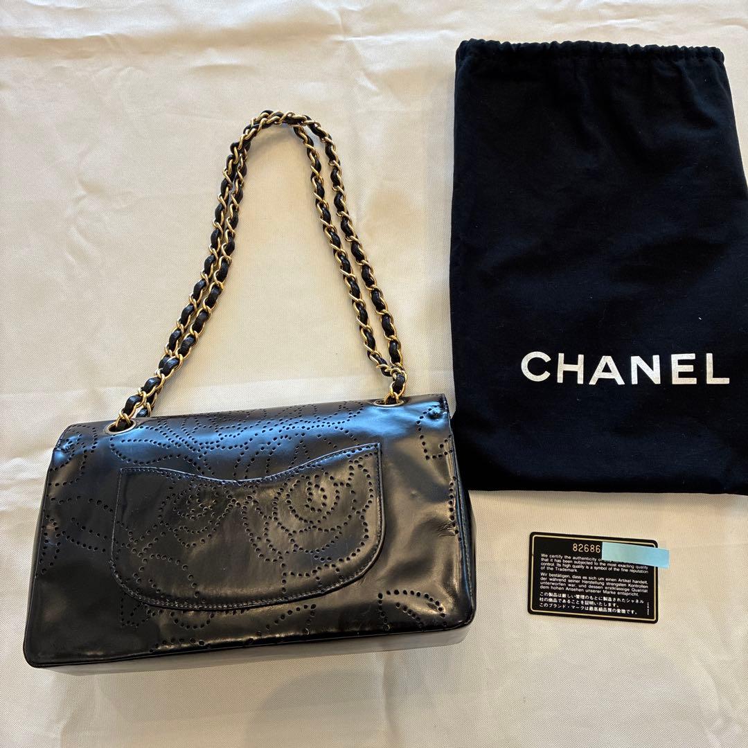 シャネル　パンチングカメリア　パテント　チェーンバッグ
