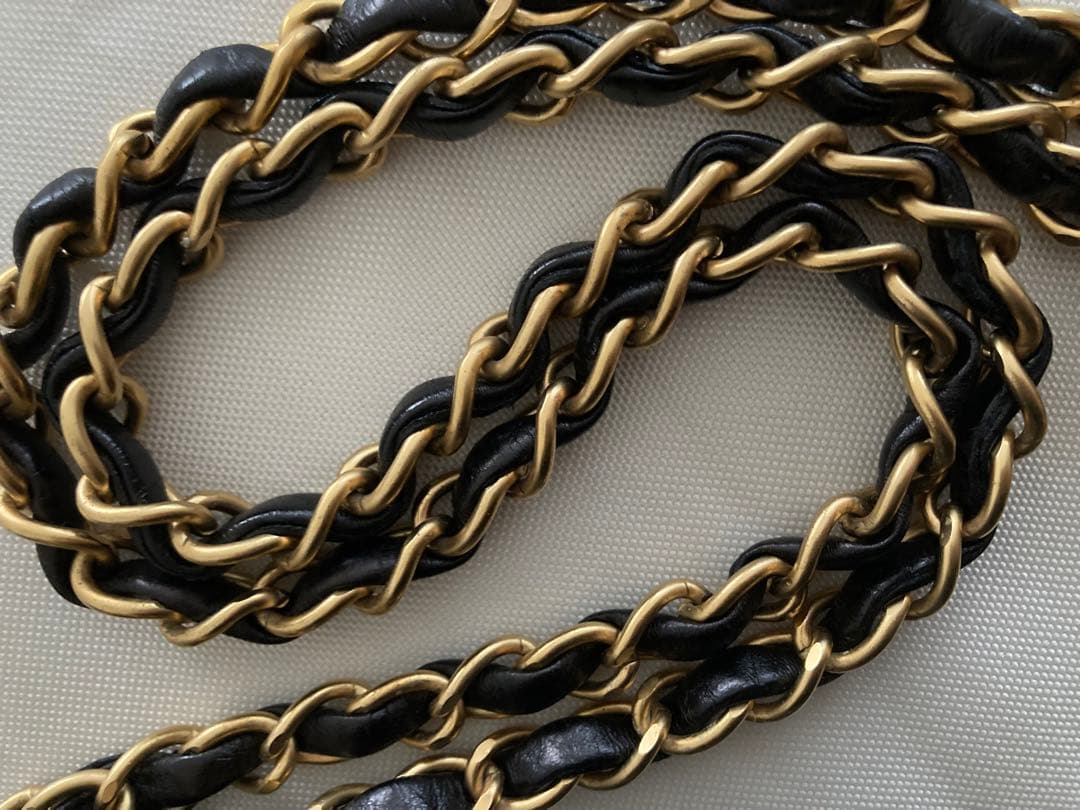 シャネル　パンチングカメリア　パテント　チェーンバッグ