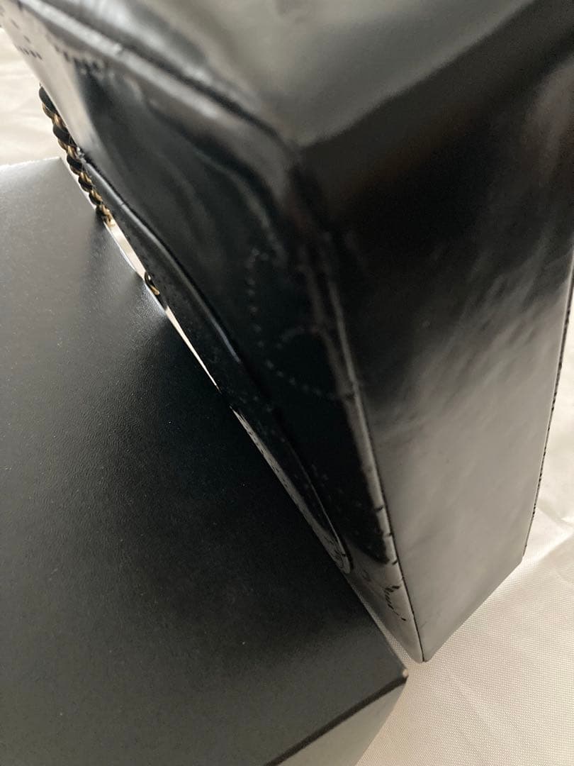 シャネル　パンチングカメリア　パテント　チェーンバッグ