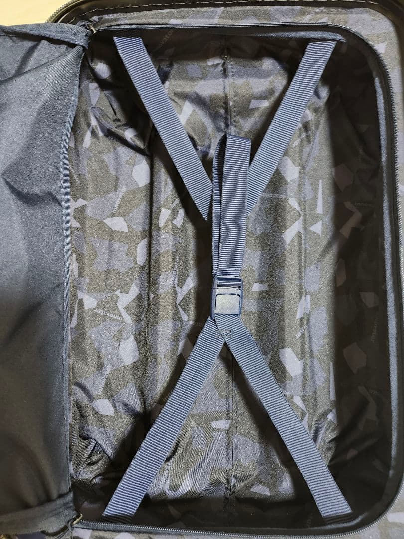 スーツケース Innovator INV50 Mad Black 38L