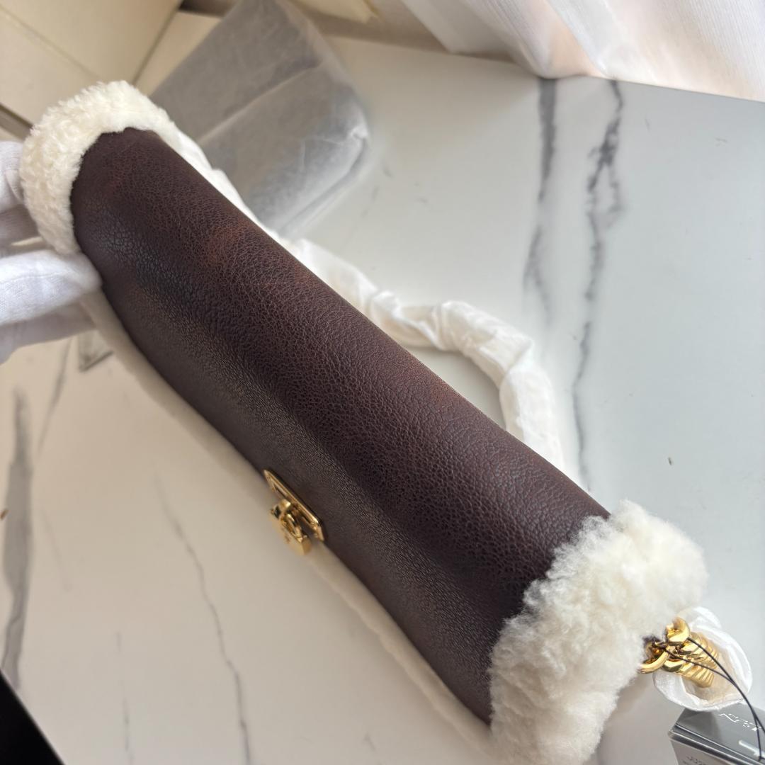 【新品未使用】ローレンラルフローレン　ボア　ショルダーバッグ　本革　チャーム　茶