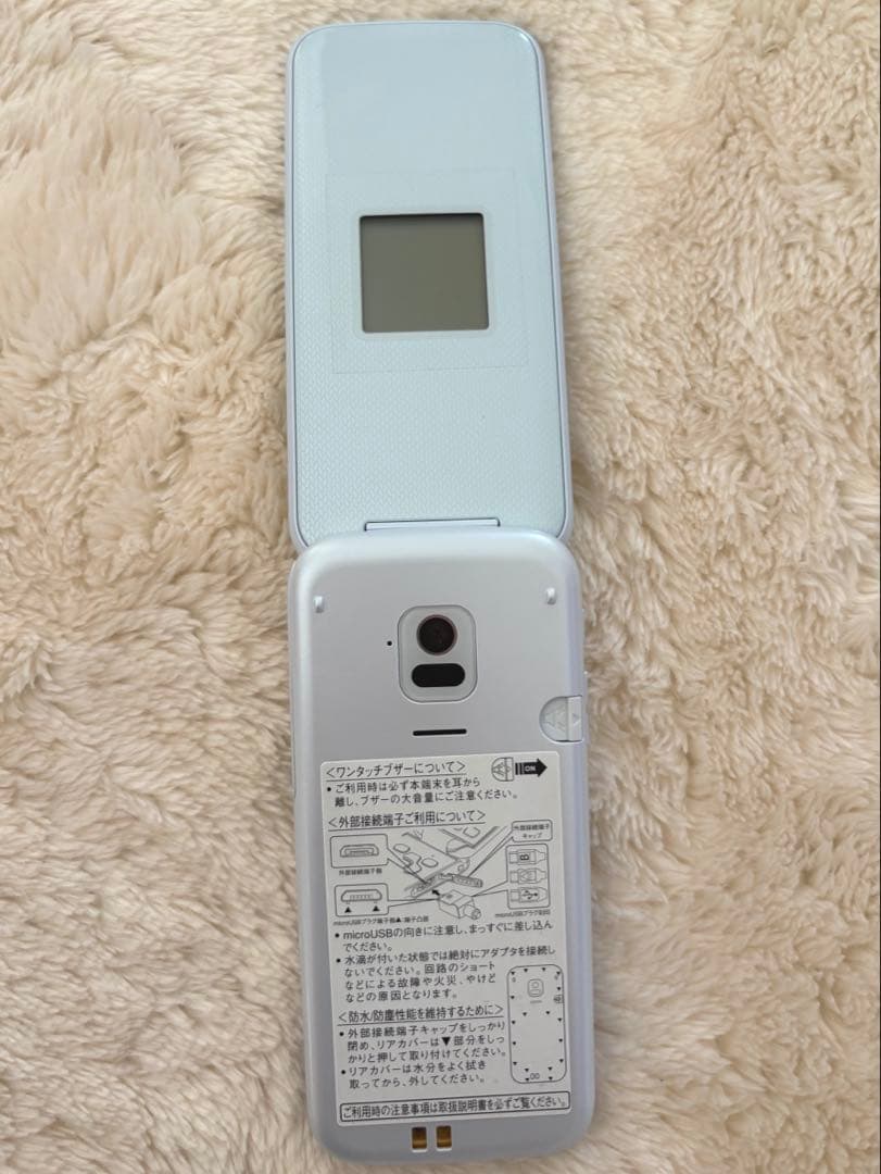 ドコモ らくらくホン Fー01M ホワイト ガラホ 折りたたみ式携帯電話 本体