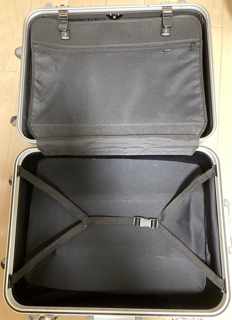 シルバー アルミニウム キャリーケース　SPORT ITALY