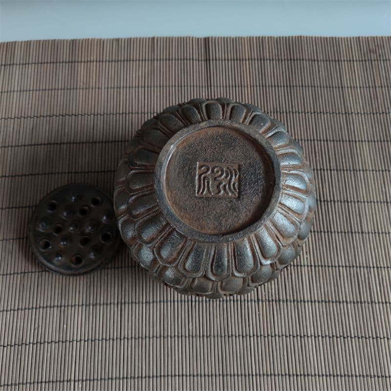 鉄製 灯篭香薫 香炉 香道具 装飾品 工芸品 美術品 置物