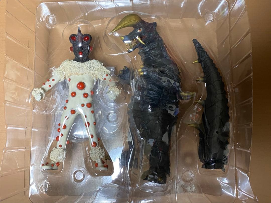 大怪獣シリーズ ナックル星人&ブラックキング 激闘カラーVer.セット