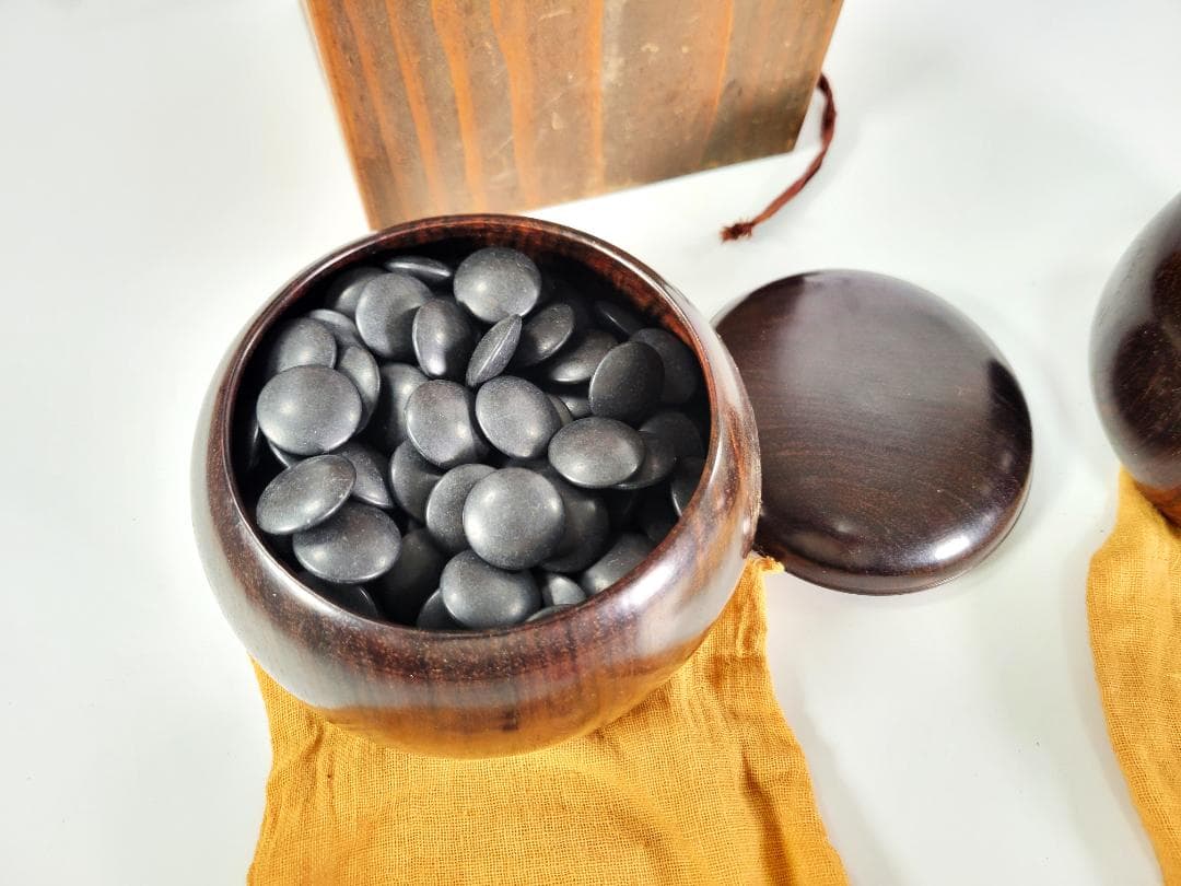 【送料無料・蔵出し】囲碁　本蛤碁石　本那智黒　黒檀　桐箱付き　骨董　ビンテージ