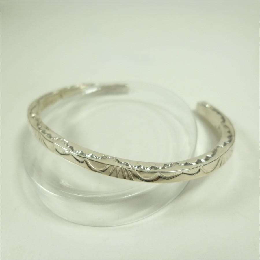 Navajo Elaine Tahe 3面スタンプ ワークバングル