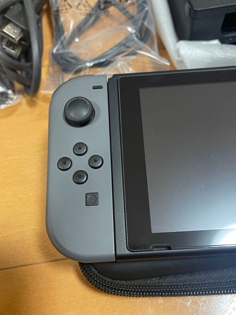 Switch 本体　持ち運びケース付き