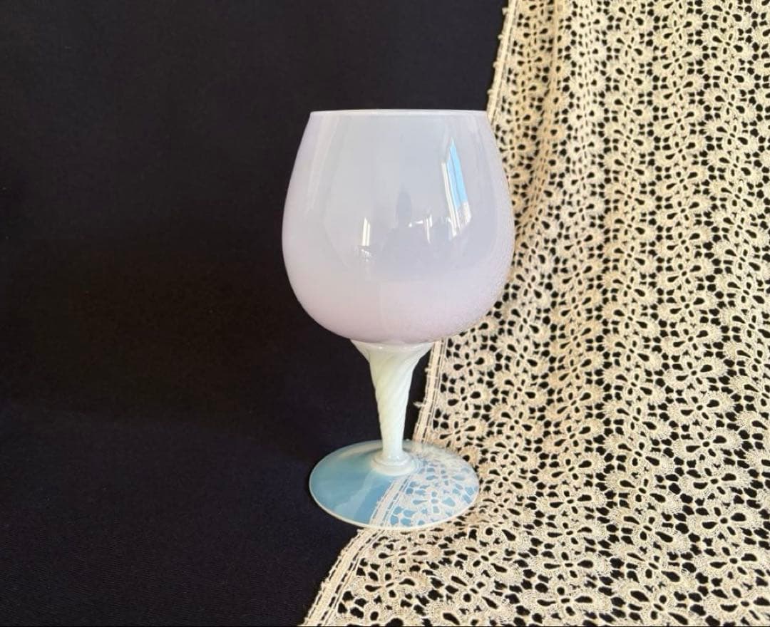 オパリンガラス フラワーベース 薄いパープルカラー フランスアンティーク