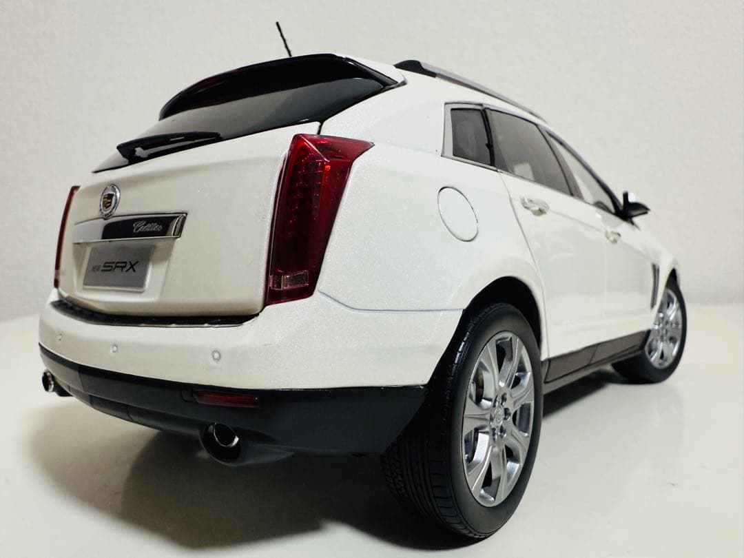 Kyosho京商/Cadillacキャデラック srx クロスオーバー 1/18