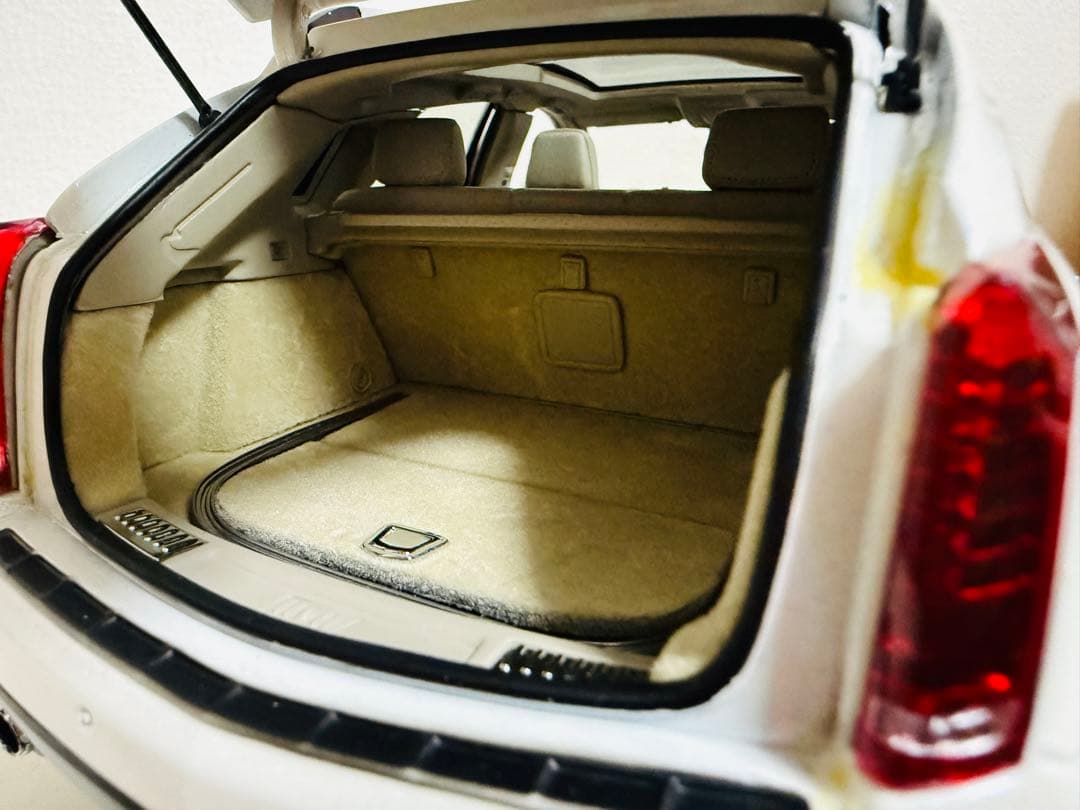 Kyosho京商/Cadillacキャデラック srx クロスオーバー 1/18