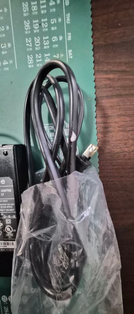 サンリオ　オリジナル家電　ハローキティ　9.6インチ　アップル型液晶カラーテレビ