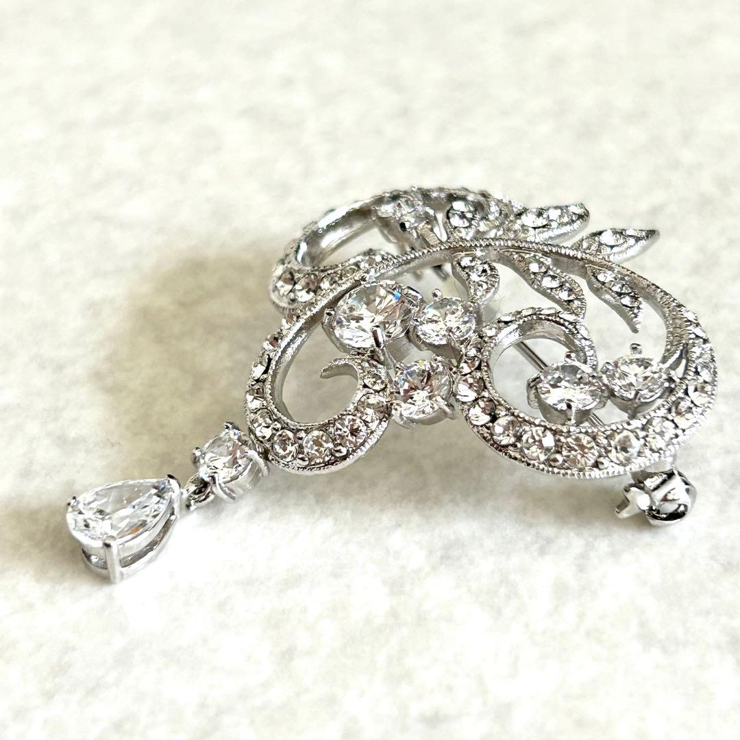 フォクシー｜ブローチ 雫 ラインストーン 曲線 シルバー