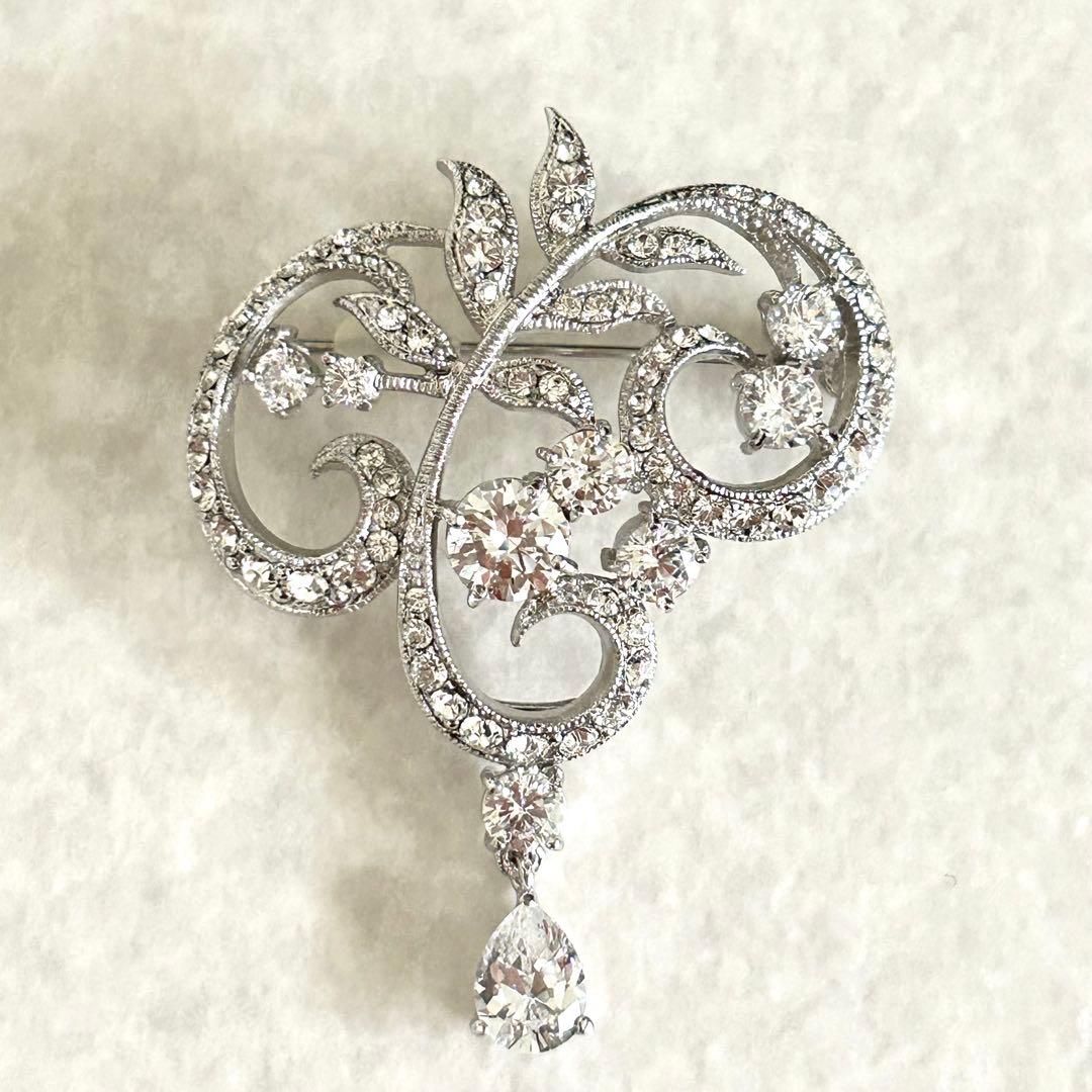 フォクシー｜ブローチ 雫 ラインストーン 曲線 シルバー