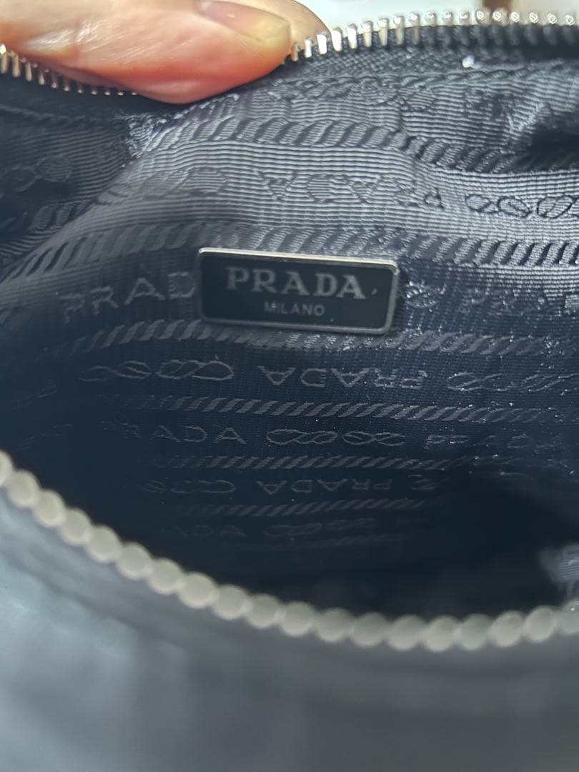 ゆみ　PRADA Re-Edition 2005 Re-Nylon バッグ