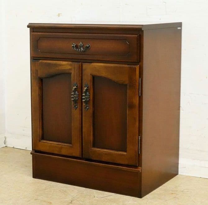 カリモク【コロニアル】キャビネット・収納棚・リビングボード