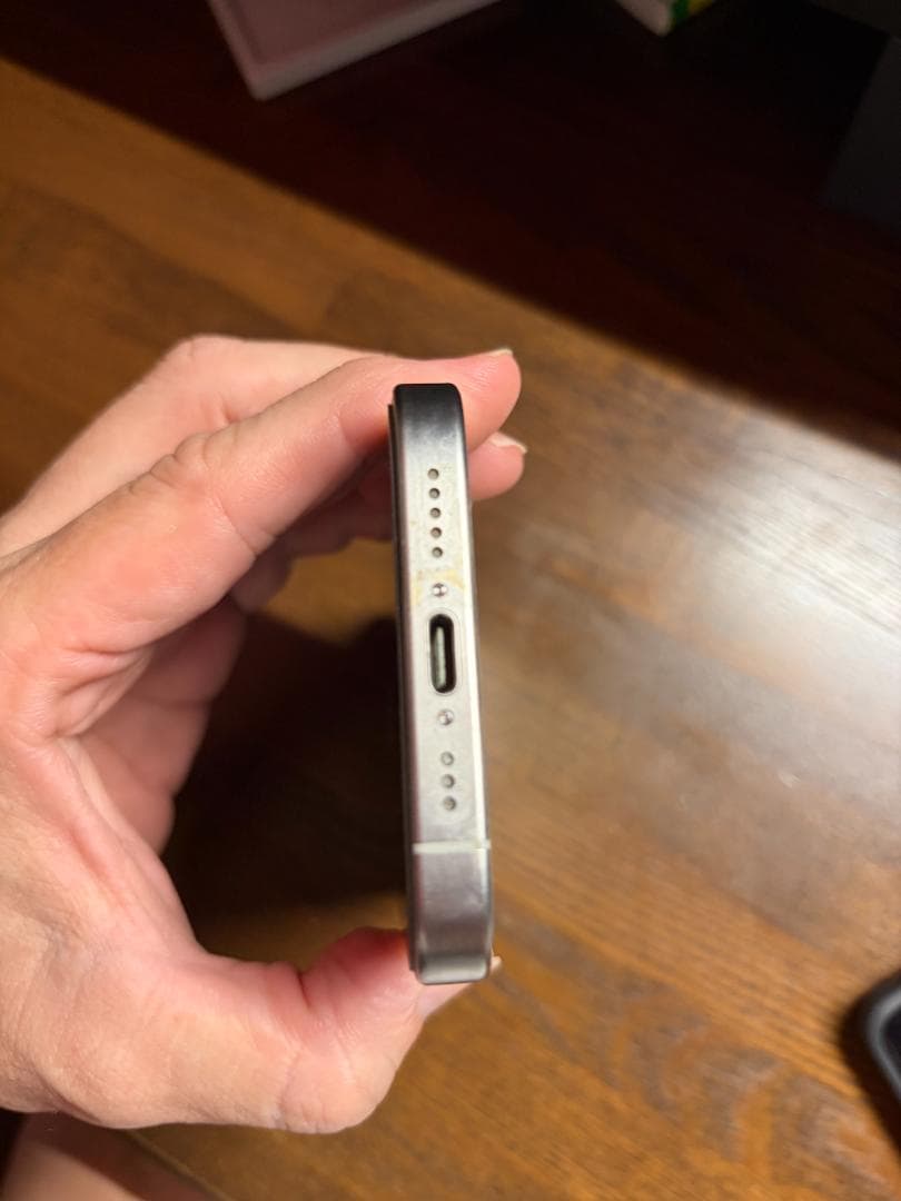 iPhone 15 Pro ホワイトチタニウム 128GB　おまけ有り