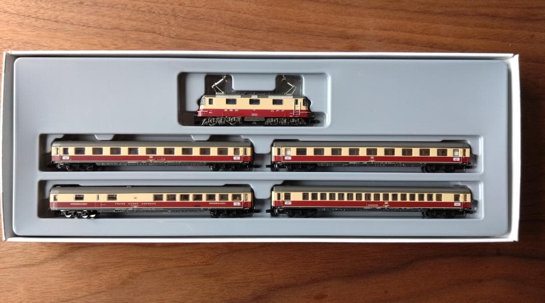 Märklin Zゲージ スイス国鉄　TEE 75 Roland列車セット