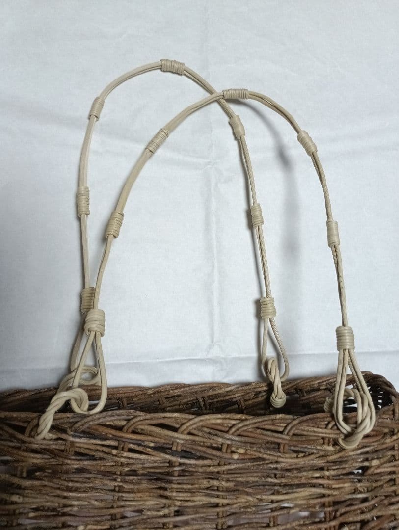 皮を剥いたアケビの蔓（芯）その２