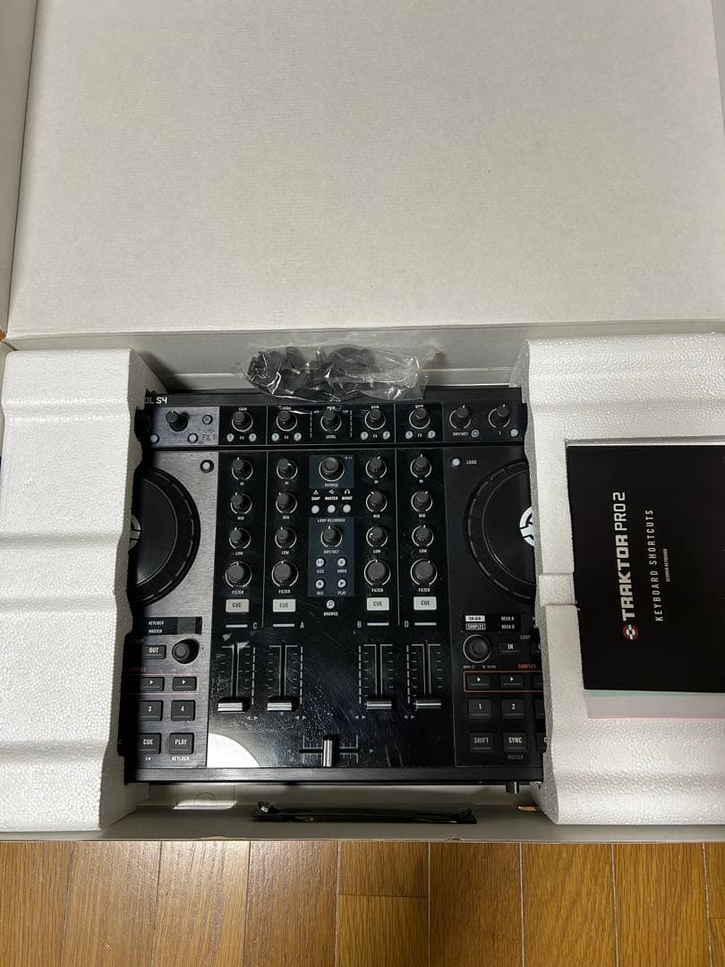 DJ機材 TRAKTOR KONTROL S4