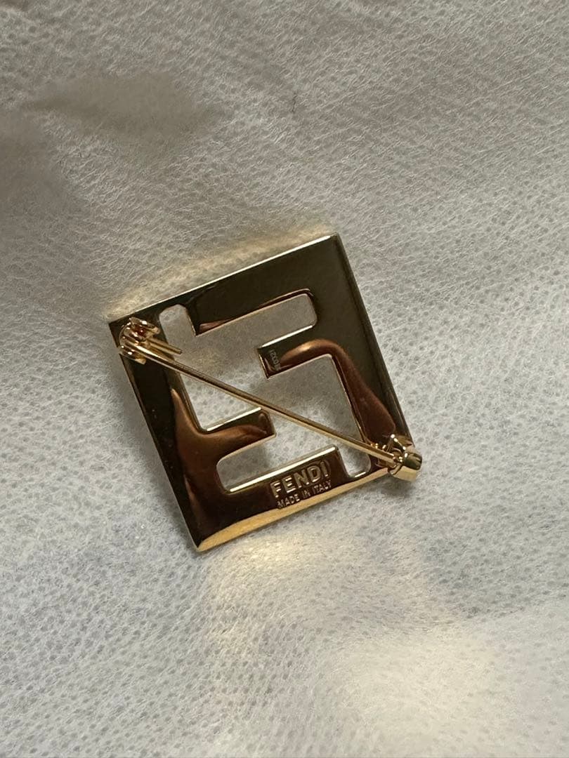FENDI❣️ブローチ❣️