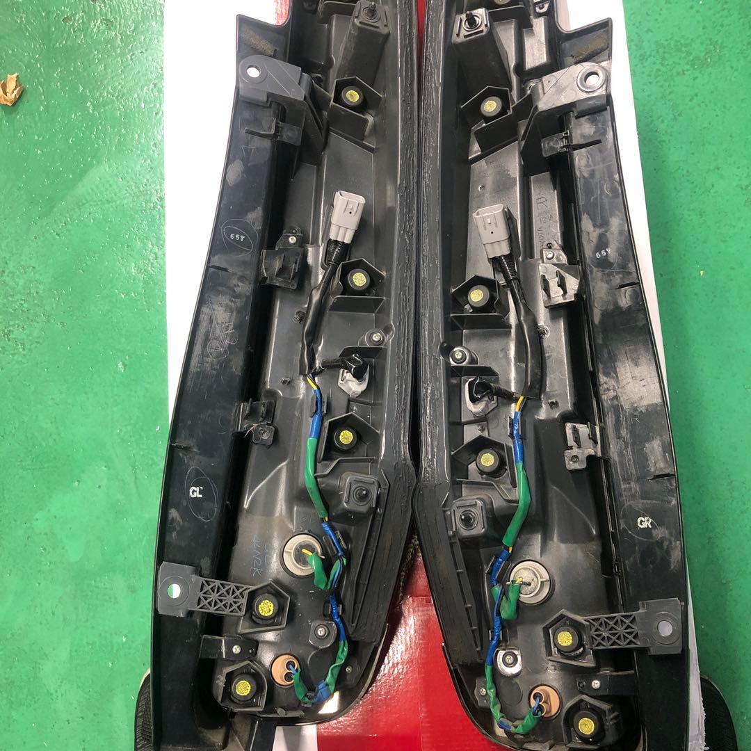 ノア NOAH VOXY ヴォクシー エスクァイア 80 テールランプ