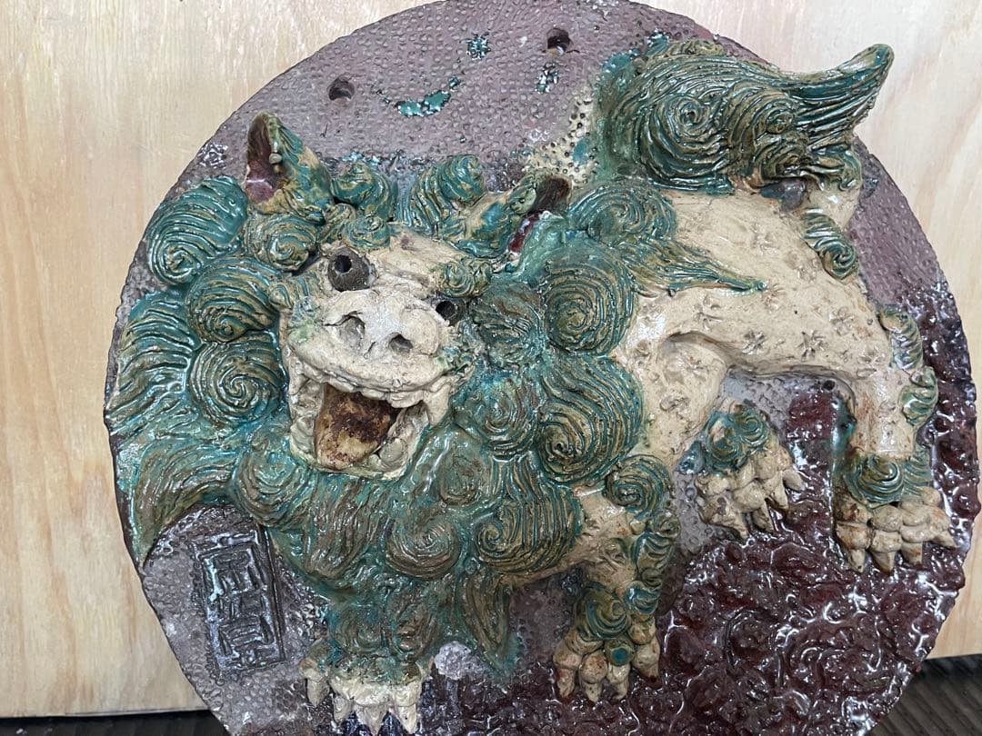 島常賀　壁掛けシーサー白土　壺屋焼