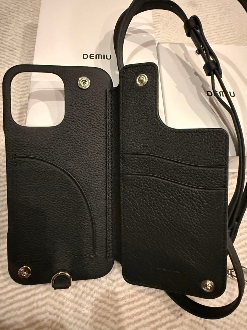POCHE FLAT iPhone16ProMax DEMIU 黒 ストラップ付