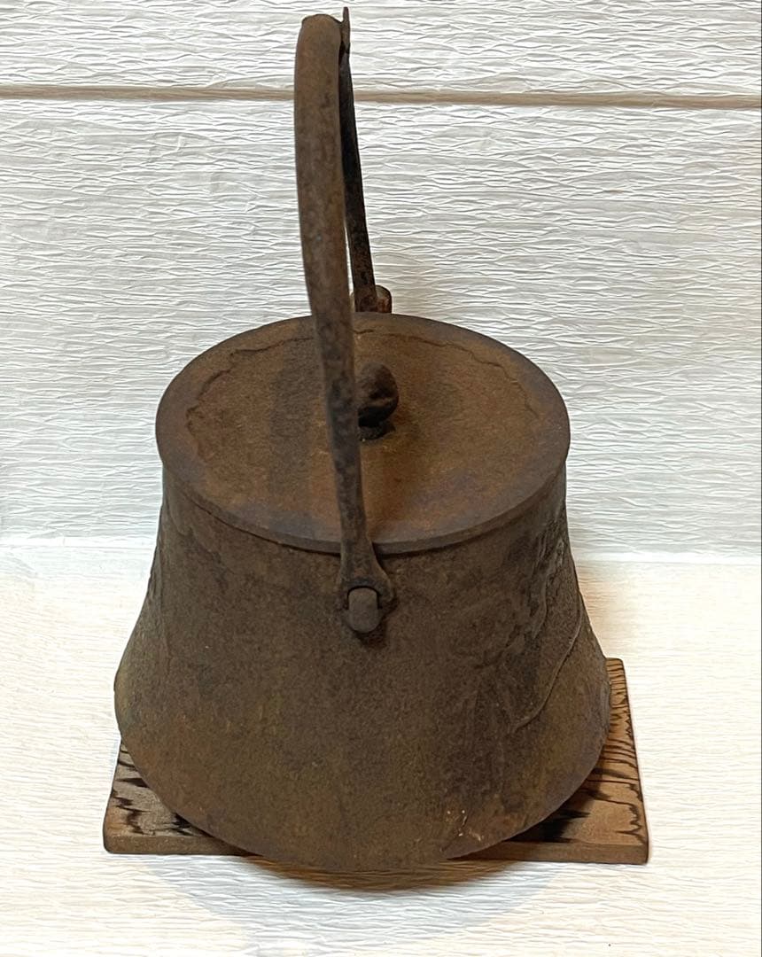 南部鉄器　鉄瓶　鉄製浮彫り鉄瓶　アンティーク　時代物122